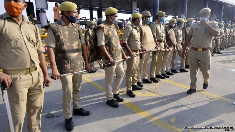 हाथरस: यूपी में बड़ी घटनाओं के पीछे अंतरराष्ट्रीय साज़िश कैसे आ जाती है?