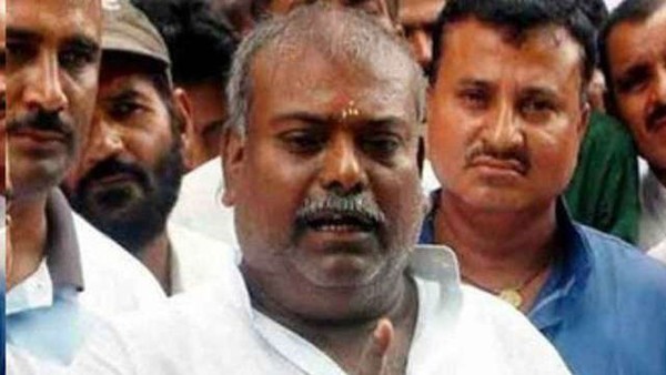 सजायाफ्ता राजवल्लभ की पत्नी को टिकट