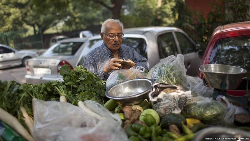सरकारी कर्मचारियों को ही फ़ायदा या प्राइवेट सेक्टर को भी?