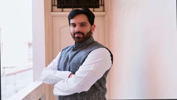 लव सिन्हा की चुनौती