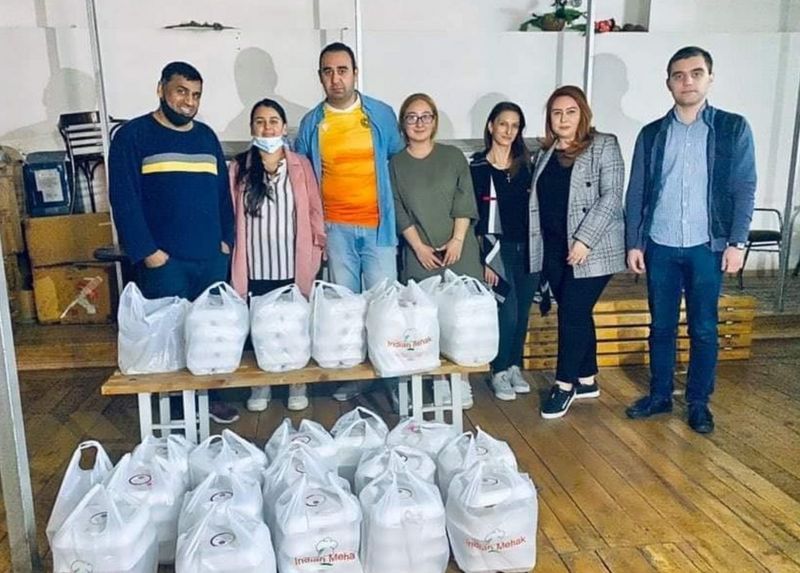 अज़रबैजान और आर्मीनिया की जंग: शरणार्थियों की मदद करता एक भारतीय परिवार