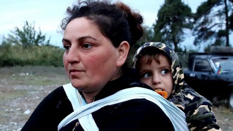 अज़रबैजान और आर्मीनिया की जंग: शरणार्थियों की मदद करता एक भारतीय परिवार