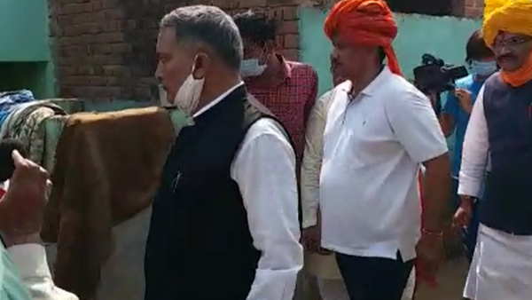Advocate A P Singh met with families of accursed in Hathras case Advocate A P Singh met with families of accursed in Hathras case