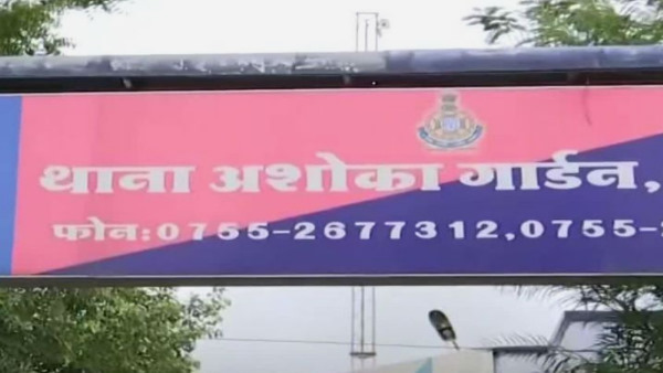  सहेली के साथ किराए पर रहने लगी