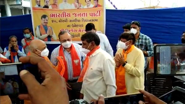 गुजरात उपचुनाव से पहले कांग्रेस को झटका, यह दिग्गज नेता अपने समर्थकों संग भाजपा में चले गए