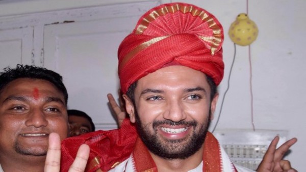 पहली गेंद तेज बाउंसर पहली गेंद तेज बाउंसर