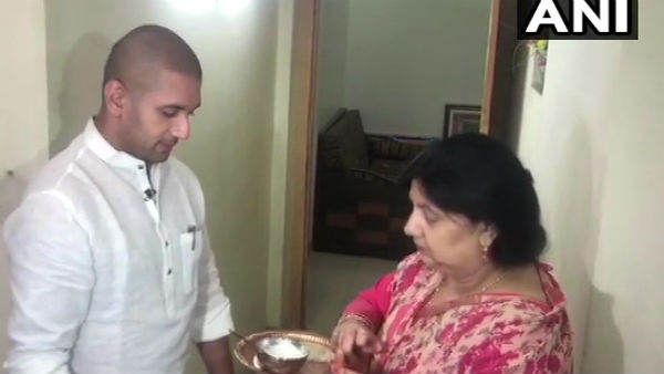 मां ने लगाया चिराग को गले, तस्वीरें वायरल मां ने लगाया चिराग को गले, तस्वीरें वायरल