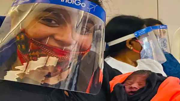 गर्भनाल को काटने के बाद कोई क्लैम्प उपलब्ध नहीं हुआ था तब... गर्भनाल को काटने के बाद कोई क्लैम्प उपलब्ध नहीं हुआ था तब...