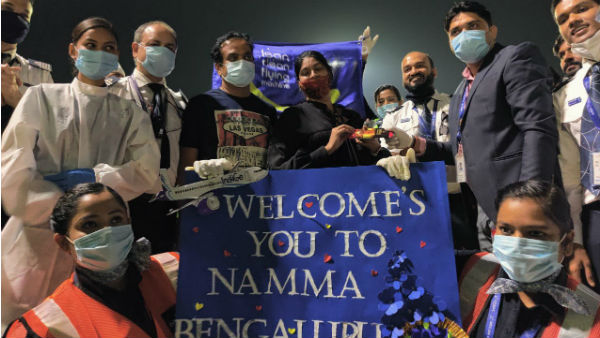 एयरपोर्ट पर जबरदस्त स्वागत एयरपोर्ट पर जबरदस्त स्वागत