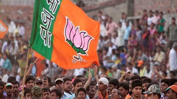 बिहार विधानसभा चुनाव : जोर पकड़ती दिख रही है सांप्रदायिक-जातिगत सियासत