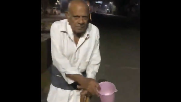 सोशल मीडिया पर वायरल हुआ वीडियो सोशल मीडिया पर वायरल हुआ वीडियो