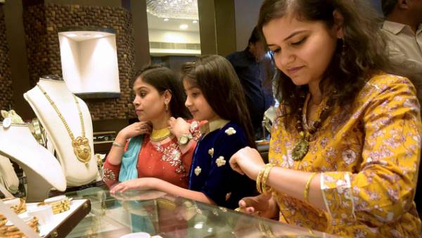 सोने के आयात में आया है सुधार सोने के आयात में आया है सुधार