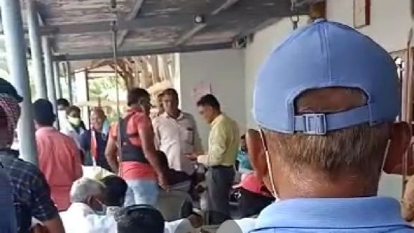 People angry on candidate who entered the village, said- why you just come to ask our votes