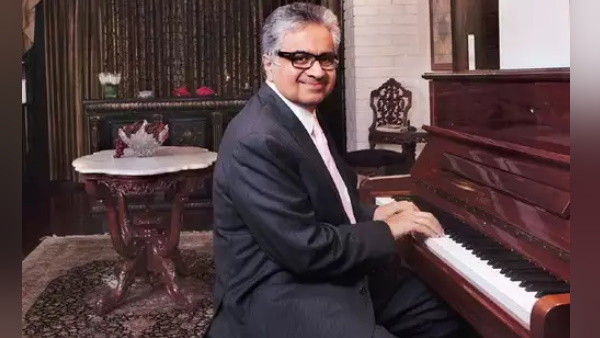 एक दिन का 30 लाख रुपए तक चार्ज करते हैं