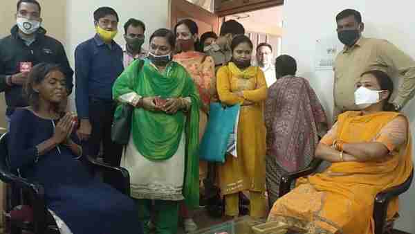 राज्यमंत्री रेखा आर्य ने हंसी प्रहरी से की मुलाकात राज्यमंत्री रेखा आर्य ने हंसी प्रहरी से की मुलाकात