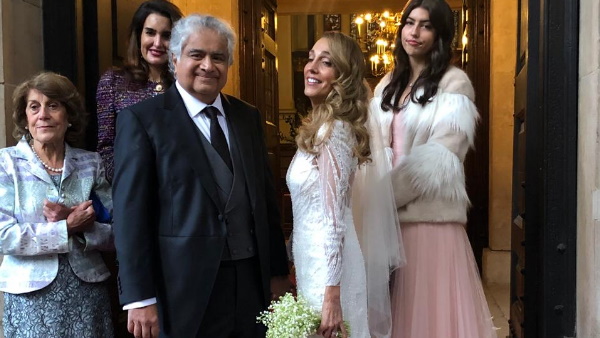 ऐसे हुई कैरोलिन से मुलाकात