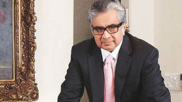 पहली पत्नी से दो बेटियां