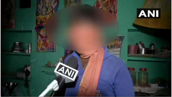 हाथरस डीएम के निलंबन की मांग