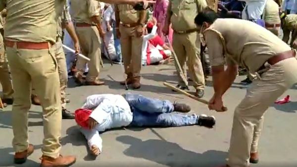 akhilesh yadav demands FIR against hathras dm and sp