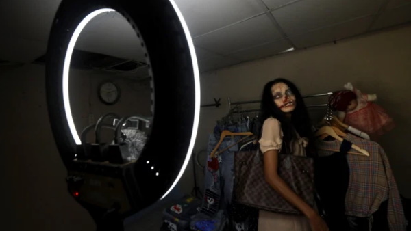 इस तरह आया मृत लोगों के कपड़े बेचने का आइडिया