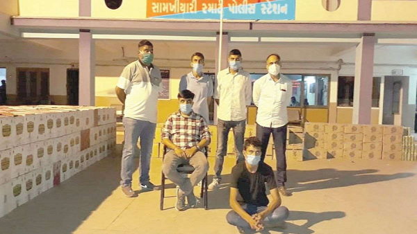Rs 21 Lakh worth liquor And Beer seized in gujarat