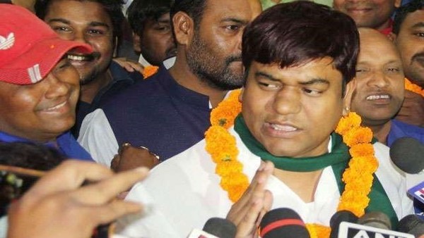 VIP -11 सीटें: JDU को कुर्सी से नौ दो ग्यारह करने की तैयारी? VIP -11 सीटें: JDU को कुर्सी से नौ दो ग्यारह करने की तैयारी?