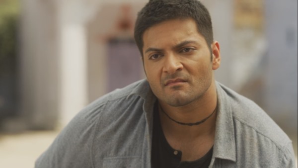 2- 'गुड्डू पंडित वापस आ गए हैं'