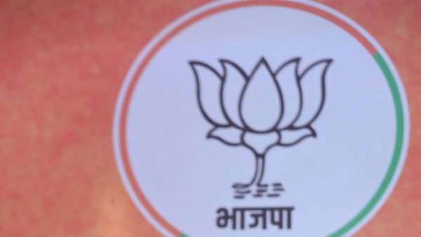 VIP -11 सीटें: JDU को कुर्सी से नौ दो ग्यारह करने की तैयारी? VIP -11 सीटें: JDU को कुर्सी से नौ दो ग्यारह करने की तैयारी?