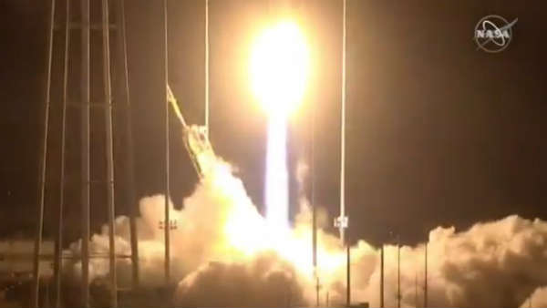 स्पेस स्टेशन को खतरा