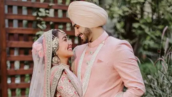 नेहा की मां से मिले थे रोहनप्रीत