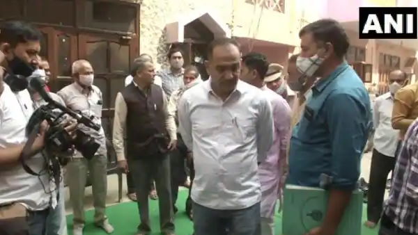 परिजनों की मांग पर इस पूरे मामले की जांच क्राइम ब्रांच को सौंपा