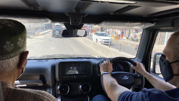 पिता के साथ टेस्ट ड्राइव पर निकले उमर