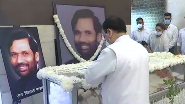 प्रधानमंत्री-राष्ट्रपति ने रामविलास पासवान को दी श्रद्धांजलि प्रधानमंत्री-राष्ट्रपति ने रामविलास पासवान को दी श्रद्धांजलि