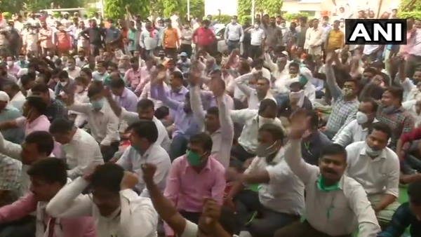 Second day power workers strike in UP, CM Yogi called meeting on issue