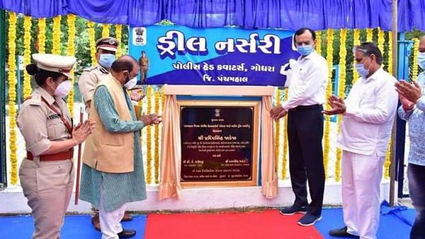 नशामुक्ति रथों को किया रवाना