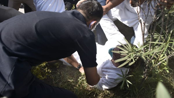 Rahul Gandhi Clashes with Cops While Walking Towards Hathras to Meet Victims Family