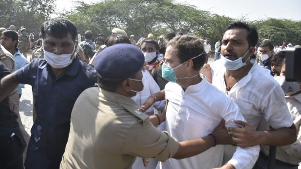 Rahul Gandhi Clashes with Cops While Walking Towards Hathras to Meet Victims Family