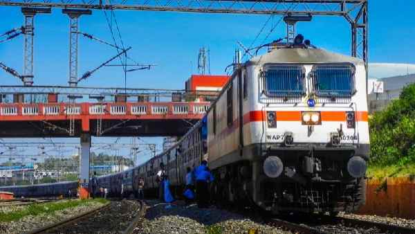 बढ़ती स्पीड से स्लीपर कोच नहीं खाते मेल