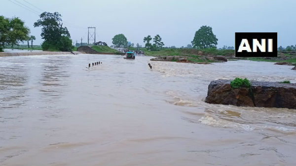 तेलंगाना में कुदरत का कहर, कई नदियां खतरे के निशान से ऊपर तेलंगाना में कुदरत का कहर, कई नदियां खतरे के निशान से ऊपर