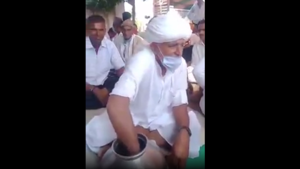  दो ड्रम अफीम पहले बांट दी