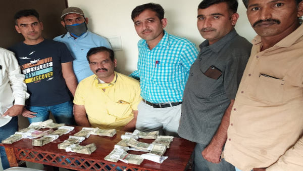 15 लाख रुपयों का यूं किया बंटवारा