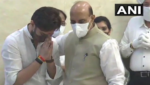 प्रधानमंत्री-राष्ट्रपति ने रामविलास पासवान को दी श्रद्धांजलि प्रधानमंत्री-राष्ट्रपति ने रामविलास पासवान को दी श्रद्धांजलि