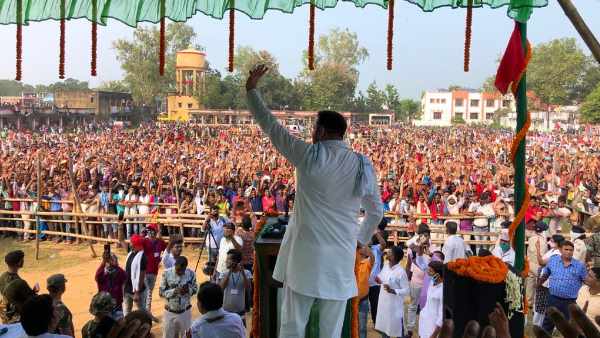 तेजस्वी की रैलियों में भीड़ से बना सस्पेंस तेजस्वी की रैलियों में भीड़ से बना सस्पेंस