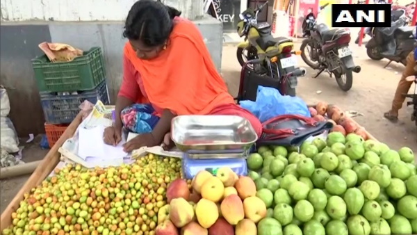 भीख मांगकर बच्चों को पढ़ाया