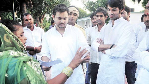 मुकदमों में भी तेजस्वी तेजप्रताप से आगे