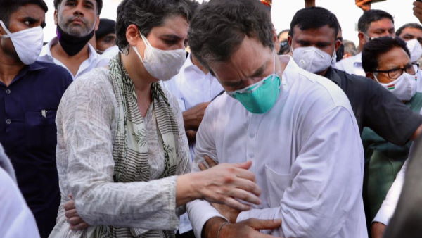 Rahul Gandhi Clashes with Cops While Walking Towards Hathras to Meet Victims Family