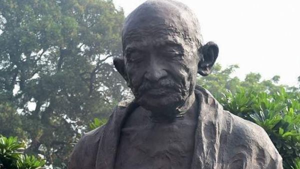 सबसे पहले अभिवादन करें