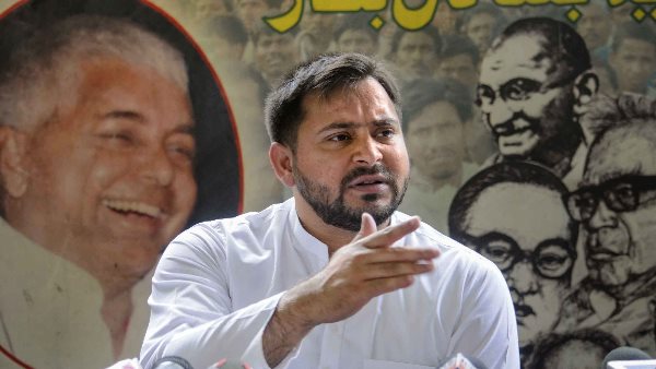 तेजस्वी की खुशी में खलल