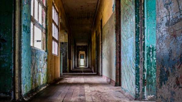 सबसे डरावनी जगह है कॉरिडोर सबसे डरावनी जगह है कॉरिडोर