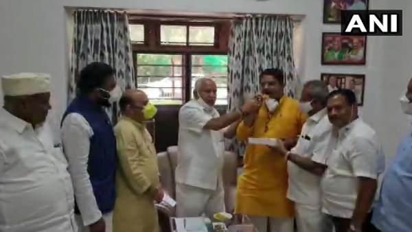 karnataka by election results live, live up by election results in hindi, karnataka upchunav result, karnataka upchunav samachar, karnataka, karnataka upchunav ka natija, karnataka upchunav 2020 ka parinam, karnataka vidhan sabha upchunav ka parinam, karnataka vidhan sabha upchunav ki taja khabar, bjp, bs Yediyurappa, rr nagar seat, sira seat, कर्नाटक उपचुनाव 2020, कर्नाटक विधानसभा उपचुनाव परिणाम 2020, कर्नाटक उपचुनाव 2020, कर्नाटक विधानसभा उपचुनाव परिणाम 2020, कर्नाटक विधानसभा उपचुनाव 2020 की ताज़ा ख़बर, कर्नाटक उपचुनाव के नतीजे, लाइव कर्नाटक उपचुनाव के परिणाम, कर्नाटक उपचुनाव रिजल्ट 2020, कर्नाटक उपचुनाव परिणाम, कर्नाटक, भाजपा, बीएस येदियुरप्पा, आरआर नगर सीट, सिरा सीट karnataka by election results live, live up by election results in hindi, karnataka upchunav result, karnataka upchunav samachar, karnataka, karnataka upchunav ka natija, karnataka upchunav 2020 ka parinam, karnataka vidhan sabha upchunav ka parinam, karnataka vidhan sabha upchunav ki taja khabar, bjp, bs Yediyurappa, rr nagar seat, sira seat, कर्नाटक उपचुनाव 2020, कर्नाटक विधानसभा उपचुनाव परिणाम 2020, कर्नाटक उपचुनाव 2020, कर्नाटक विधानसभा उपचुनाव परिणाम 2020, कर्नाटक विधानसभा उपचुनाव 2020 की ताज़ा ख़बर, कर्नाटक उपचुनाव के नतीजे, लाइव कर्नाटक उपचुनाव के परिणाम, कर्नाटक उपचुनाव रिजल्ट 2020, कर्नाटक उपचुनाव परिणाम, कर्नाटक, भाजपा, बीएस येदियुरप्पा, आरआर नगर सीट, सिरा सीट